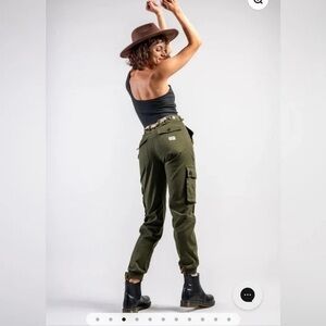 Wondery Outdoors Isabel 2.0 cargo pants